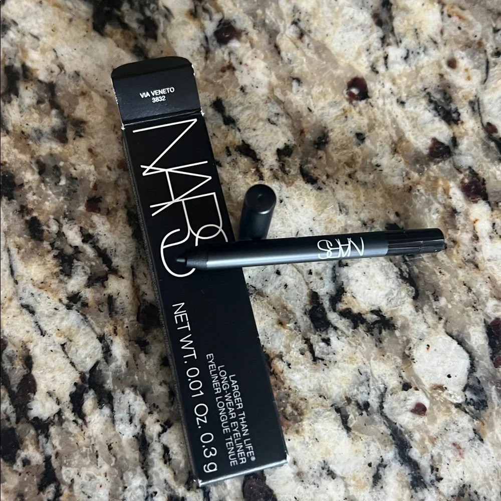 🐈‍⬛🍭NARS Via Veneto Larger Than Life Eyeliner